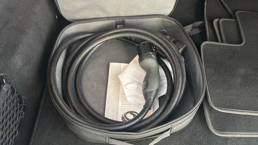 MERCEDES EQA Image 22