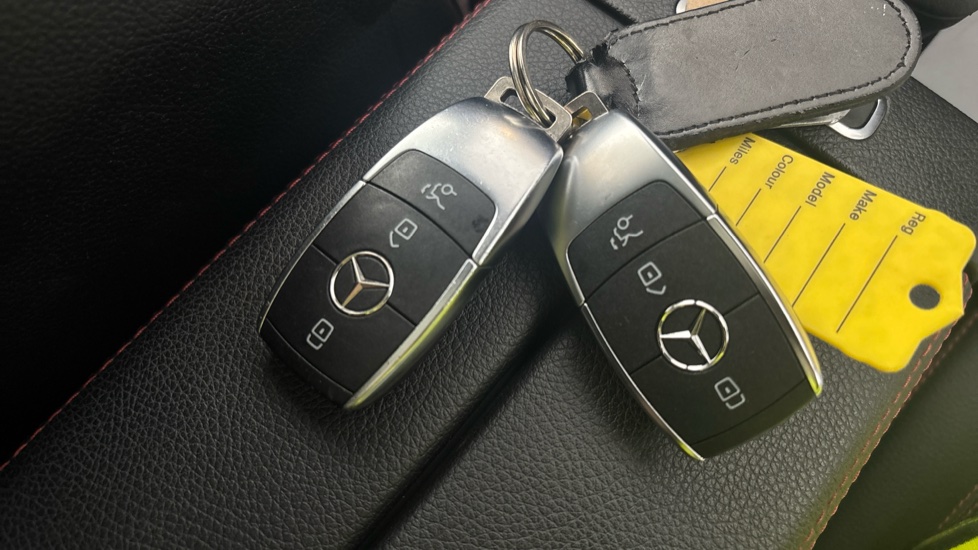 MERCEDES EQA two keys