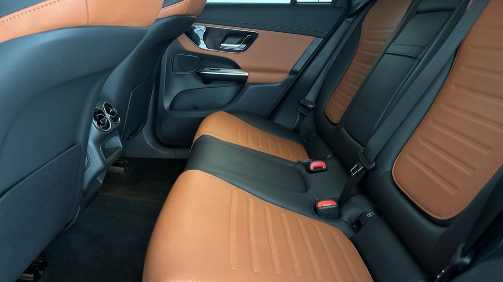 MERCEDES GLC Image 14