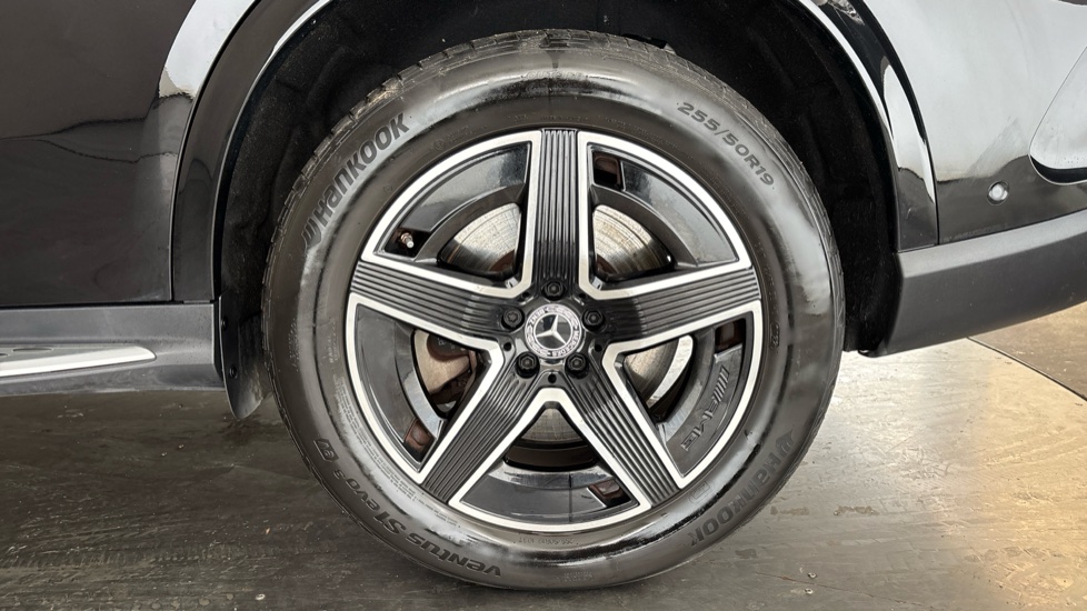 MERCEDES GLC Image 18
