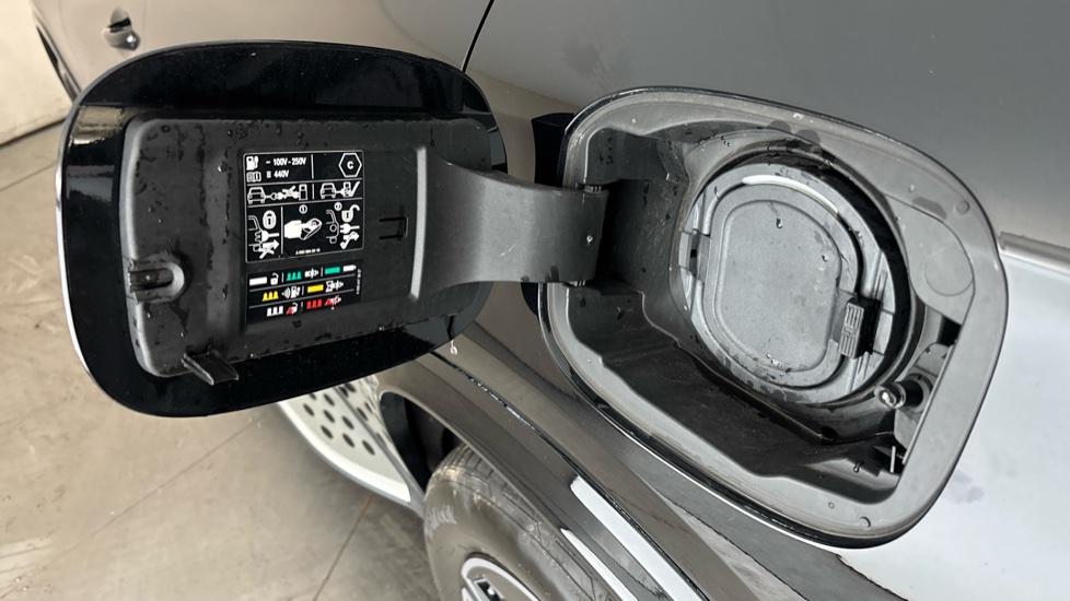 MERCEDES GLC Image 21