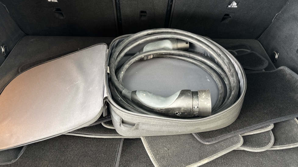 MERCEDES GLC Image 22