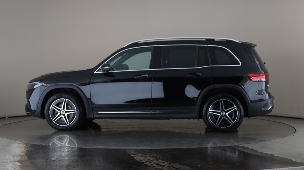 MERCEDES EQB Image 2