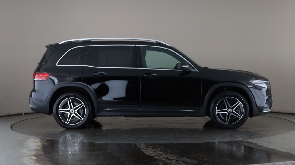 MERCEDES EQB Image 6