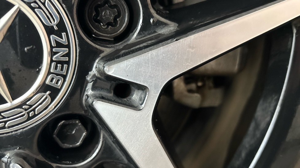 MERCEDES EQB scuff