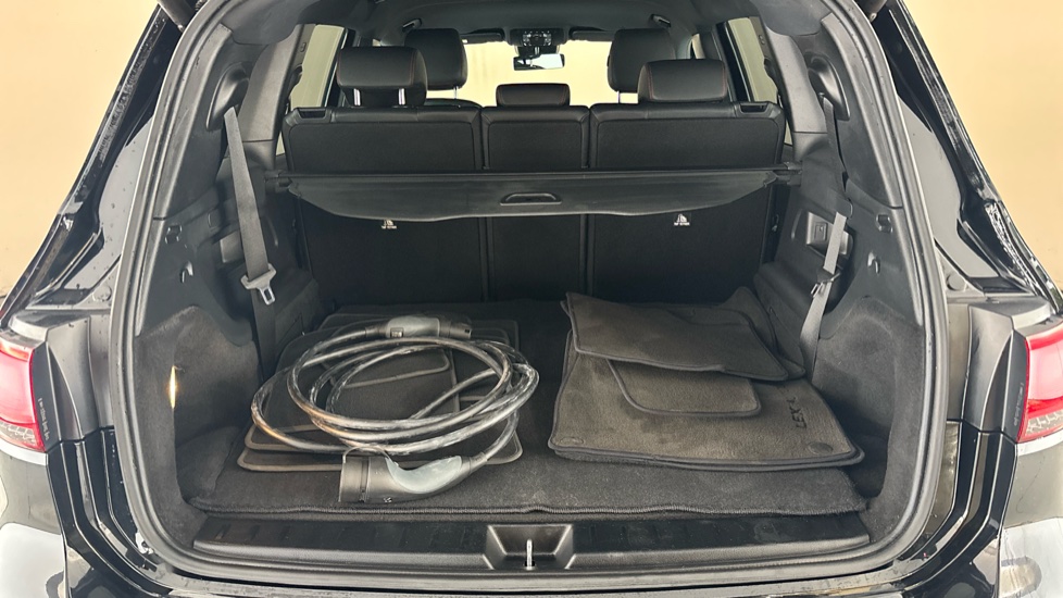 MERCEDES EQB Image 15
