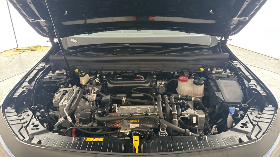 MERCEDES EQB Image 16