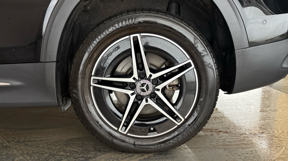 MERCEDES EQB Image 18