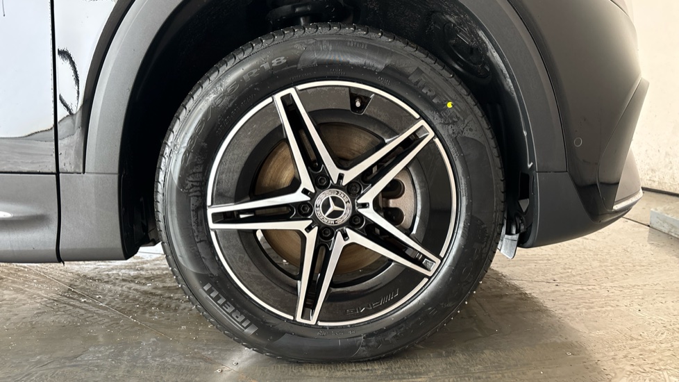 MERCEDES EQB Image 20