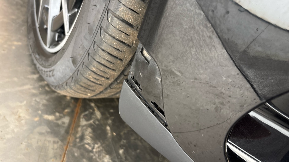 MERCEDES EQC Missing