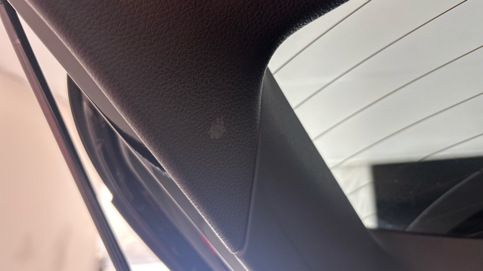 MERCEDES EQC Scuff