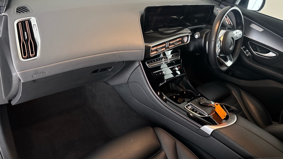 MERCEDES EQC Image 10