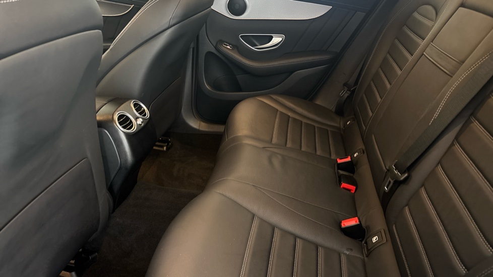 MERCEDES EQC Image 14