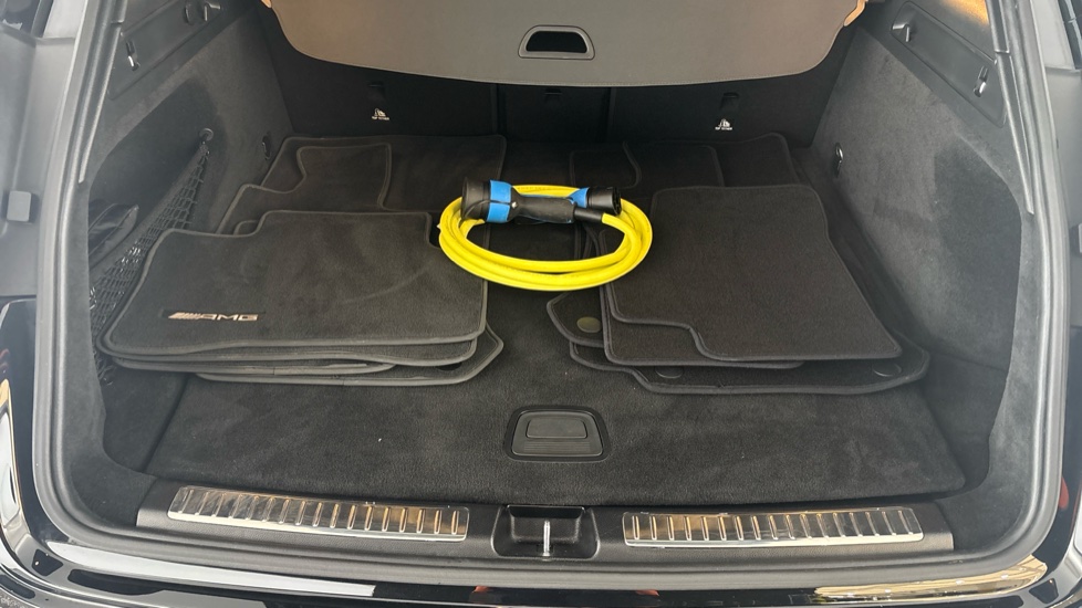 MERCEDES EQC Image 15