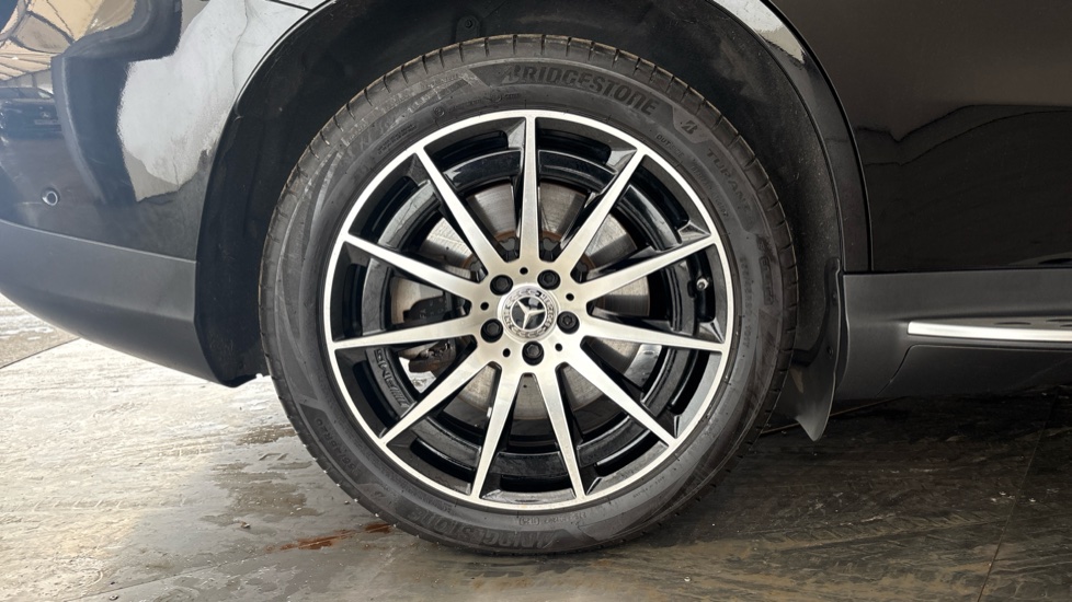 MERCEDES EQC Image 19