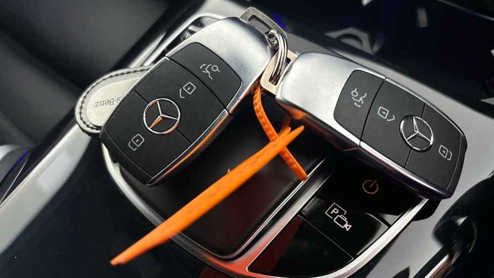 MERCEDES EQC 2 keys