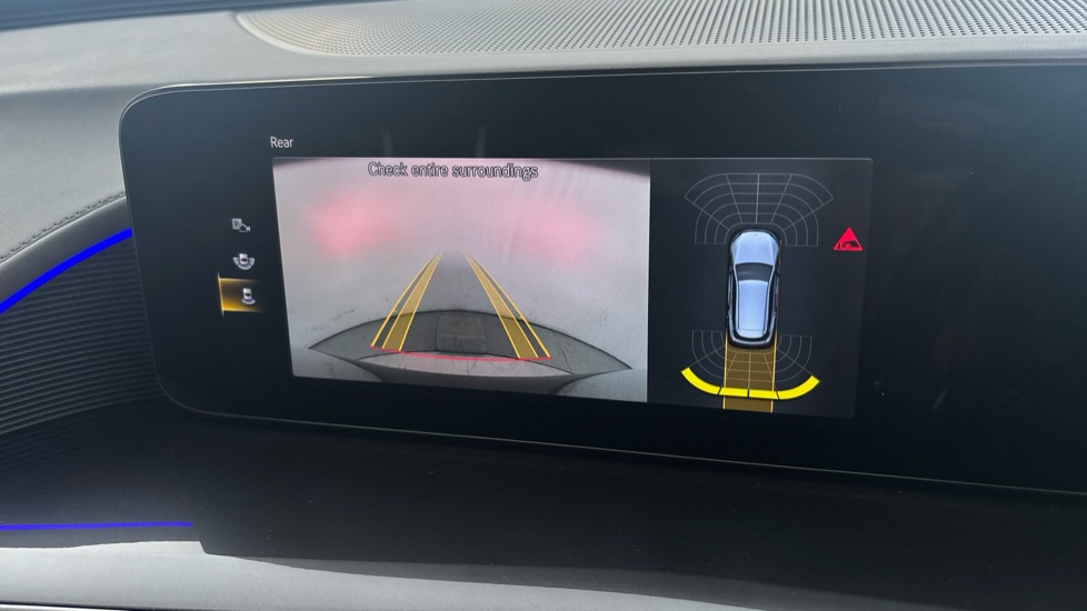 MERCEDES EQC reverse camera