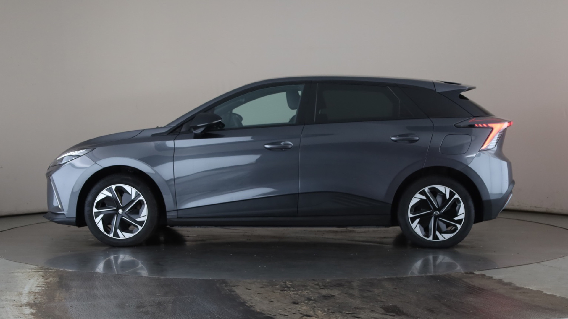 150kW Trophy EV Long Range 64kWh 5dr Auto