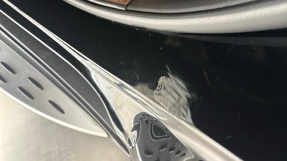 MERCEDES EQC dent