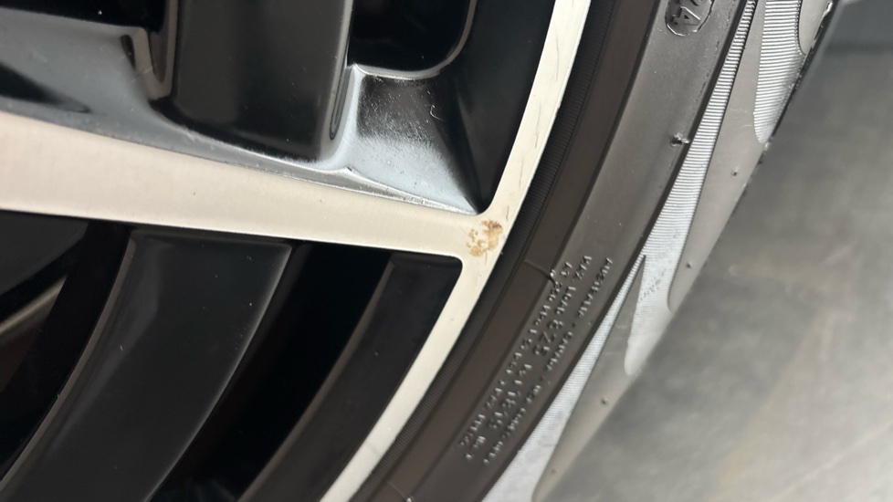 MERCEDES EQC scuff