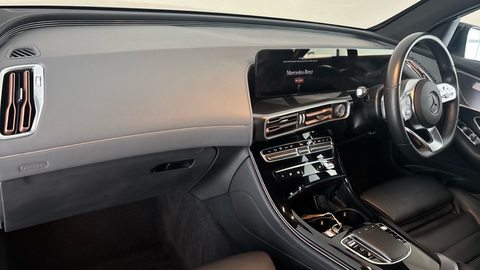 MERCEDES EQC Image 10