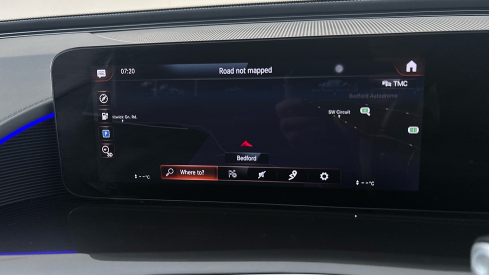 MERCEDES EQC Image 12