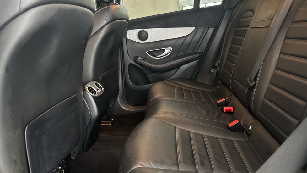MERCEDES EQC Image 14