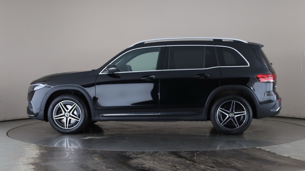 MERCEDES EQB Image 2