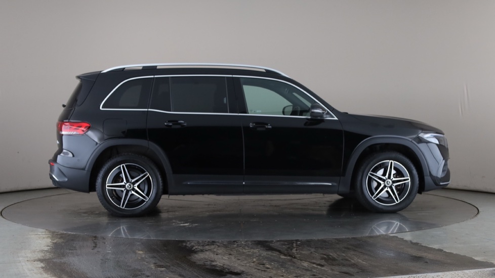 MERCEDES EQB Image 6