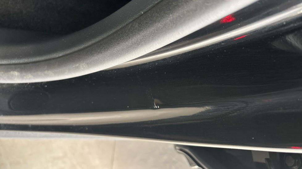 MERCEDES EQB Dents and scratches
