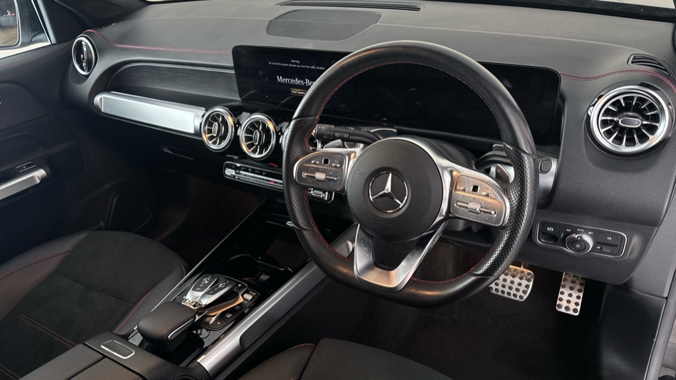 MERCEDES EQB Image 9