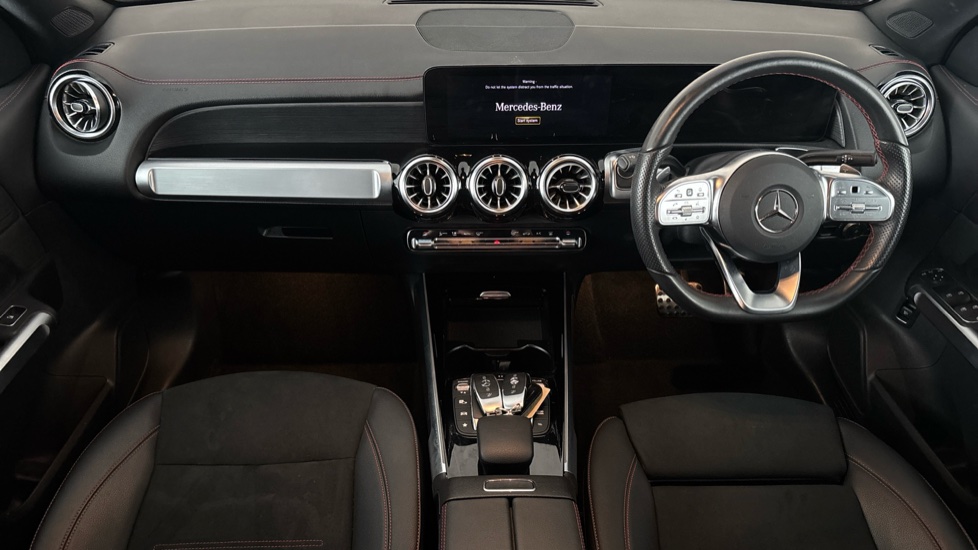 MERCEDES EQB Image 11