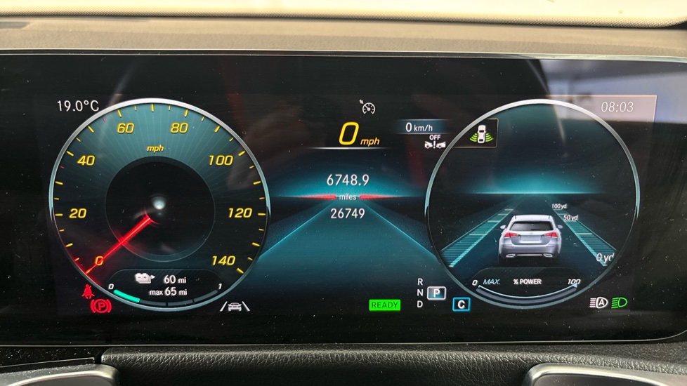 MERCEDES EQB Image 13