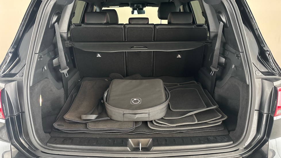 MERCEDES EQB Image 15