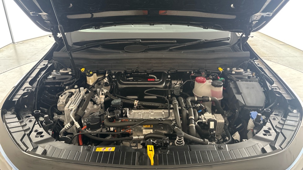 MERCEDES EQB Image 16