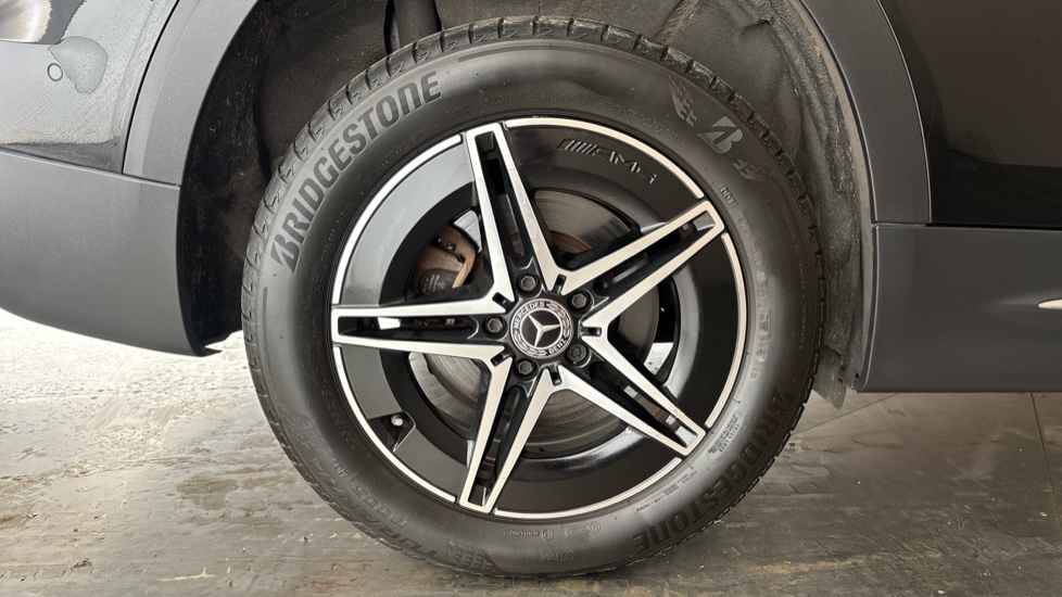 MERCEDES EQB Image 19