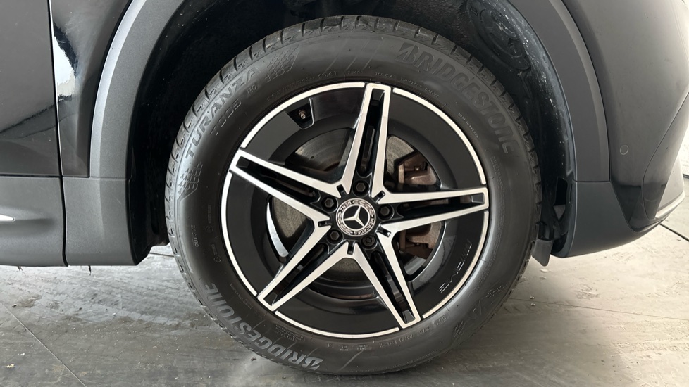 MERCEDES EQB Image 20