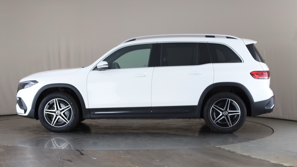MERCEDES EQB Image 2