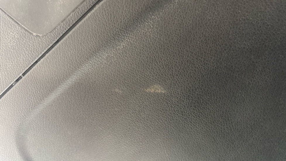 MERCEDES EQB scuff