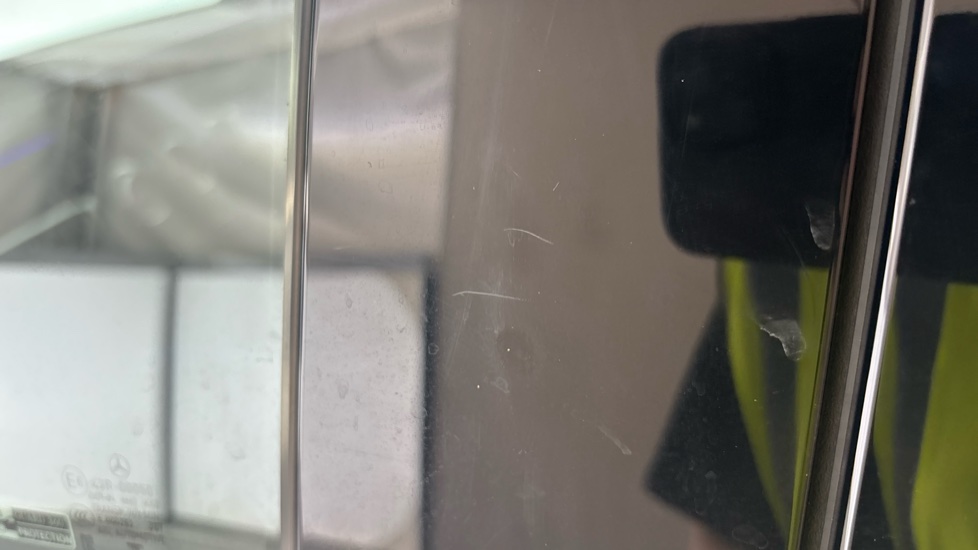 MERCEDES EQB scratch