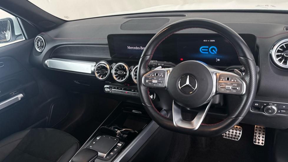 MERCEDES EQB Image 9