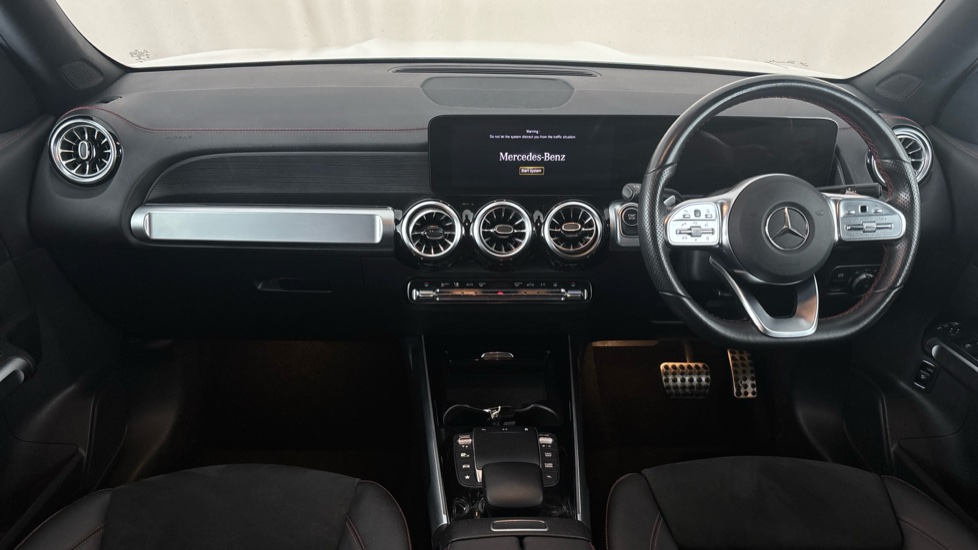 MERCEDES EQB Image 11