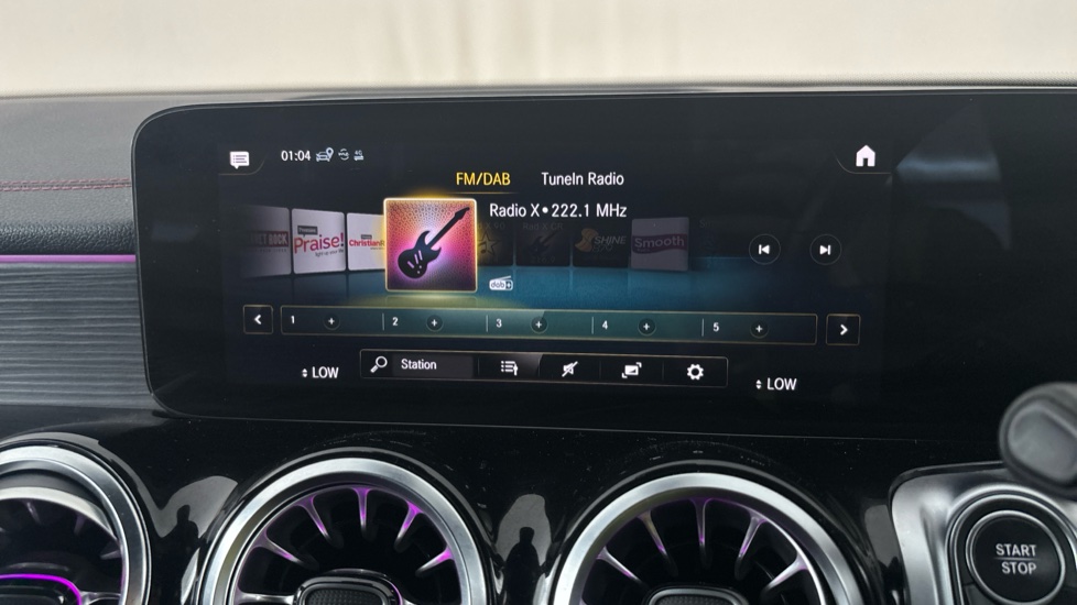 MERCEDES EQB Image 12