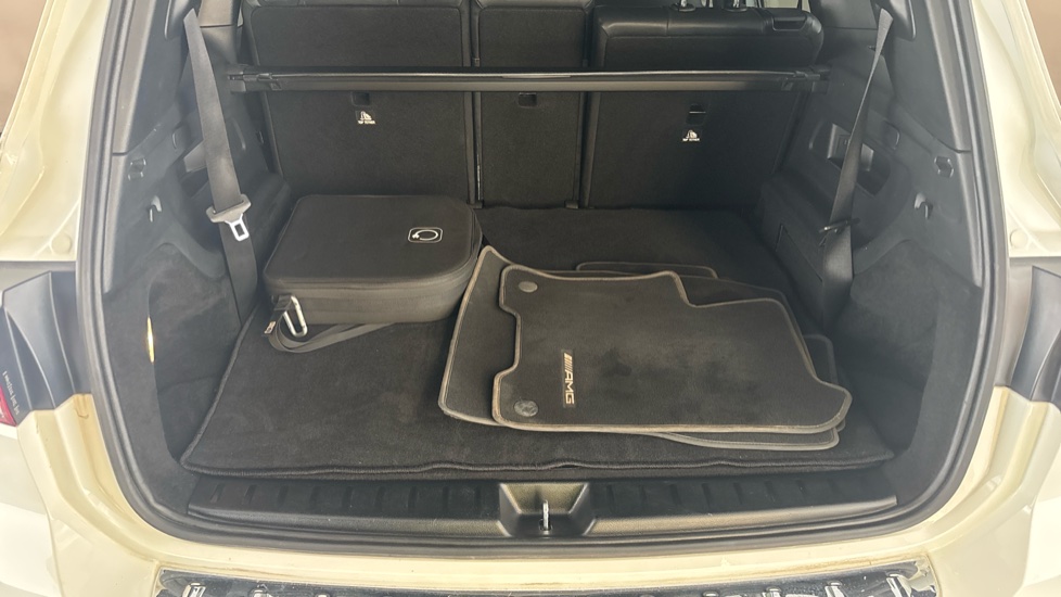 MERCEDES EQB Image 15