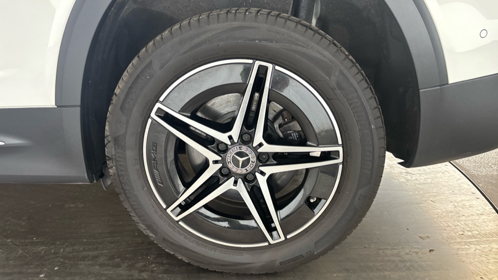 MERCEDES EQB Image 18
