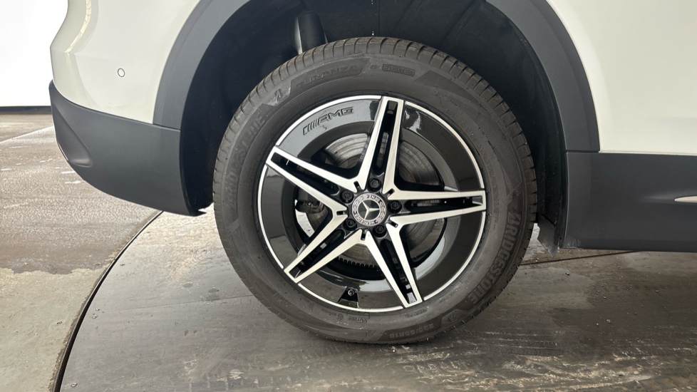 MERCEDES EQB Image 19