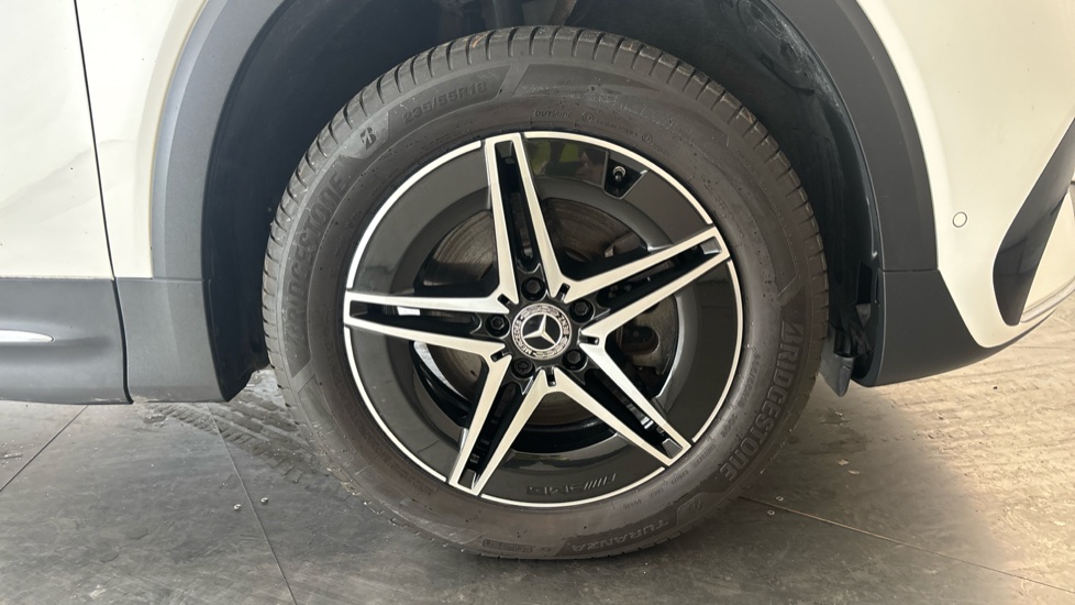 MERCEDES EQB Image 20