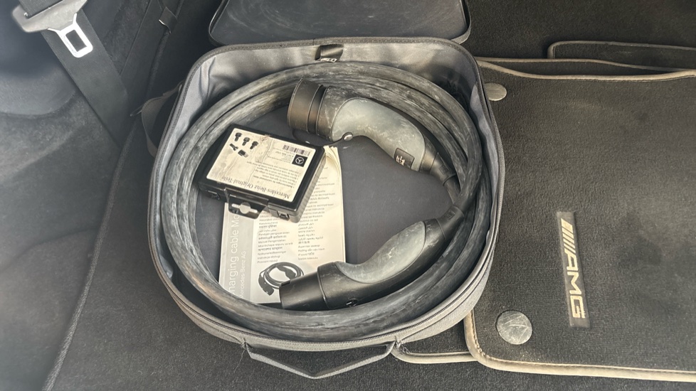 MERCEDES EQB Image 22