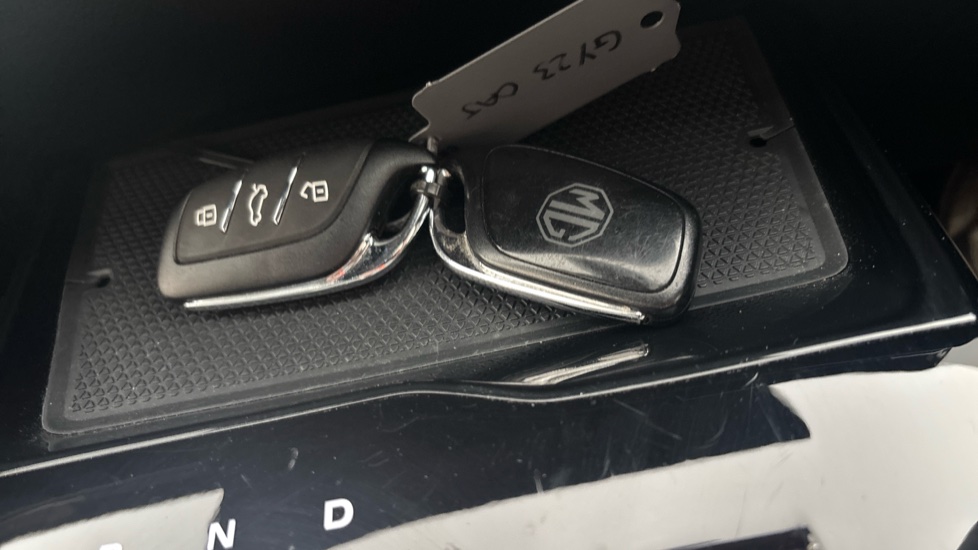 MG MG4 2 keys