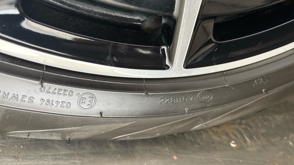 MERCEDES EQC Imperfection